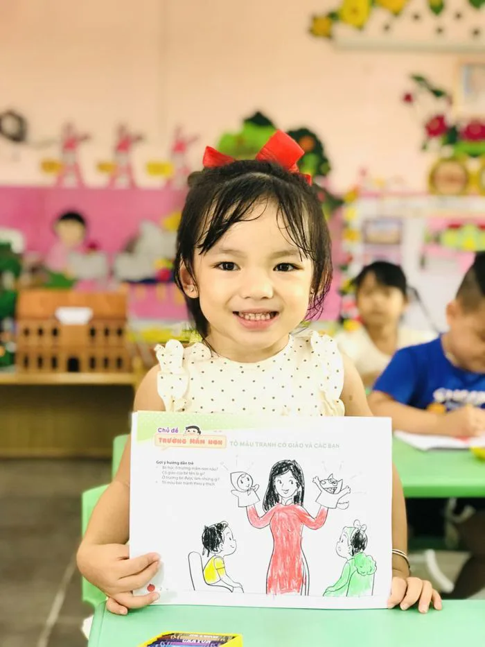 Hoạt động tạo hình: Tô màu cô giáo và các bạn