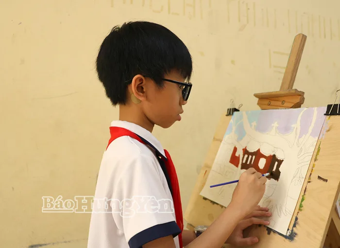 Hơn 200 học sinh tham gia cuộc thi vẽ tranh về quê hương Hưng Yên