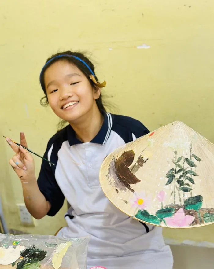 HỌC SINH LỚP 6 TÌM HIỂU VỀ LÀNG NGHỀ TRUYỀN THỐNG Ở VIỆT NAM, TRẢI NGHIỆM VẼ  TRÊN NÓN LÁ