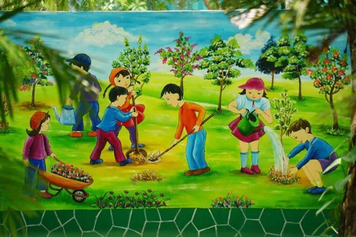 Nghỉ học phòng dịch Covid-19, thầy giáo lặng lẽ đến trường vẽ tranh tặng  học sinh