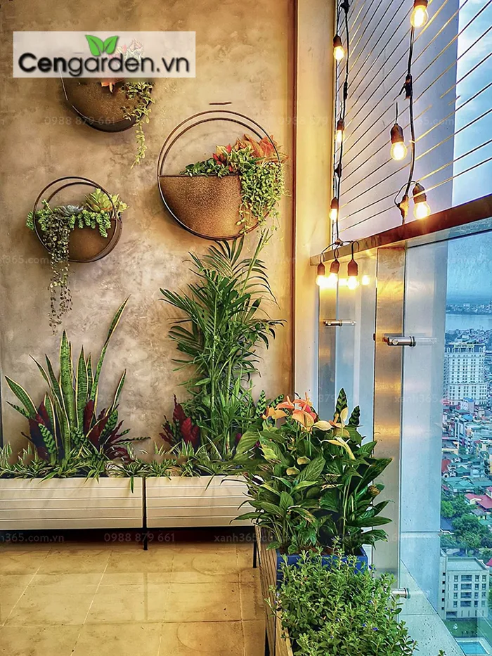 Ban công phong cách decor cầu kỳ - Thiết kế ban công, sân vườn, chậu cây  composite - Cengarden.vn