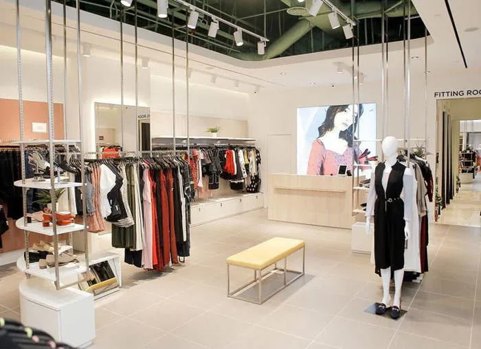 10 cách trang trí shop quần áo hút khách nhất