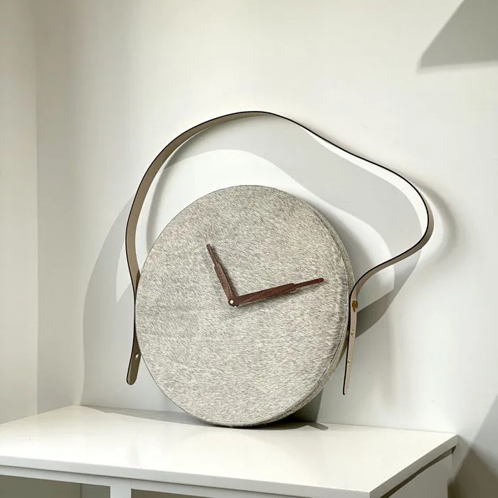 Đồng hồ treo tường lông ngựa – AMASE - Modern and Elegant Decor Đồng hồ treo tường lông ngựa – AMASE - Modern and Elegant Decor
