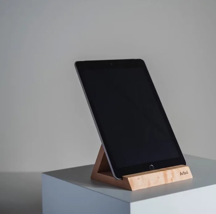 Giá đỡ Ipad, điện thoại bằng gỗ - Sản Xuất Quà Tặng Gỗ