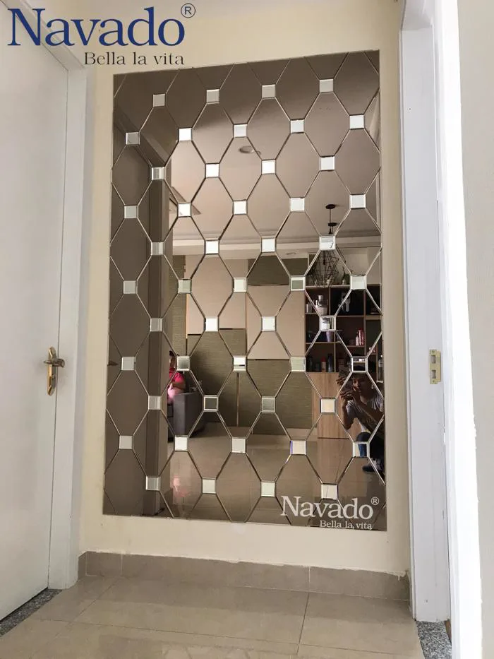 Gương bỉ ghép ô độc đáo decor phòng khách
