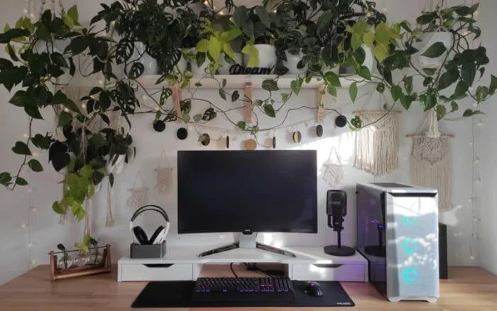 Decor bàn máy tính gaming: 7 mẹo & 4 món đồ trang trí đẹp mê ly