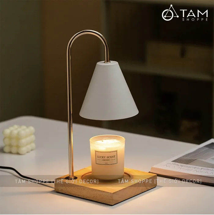 Đèn đốt nến thơm đế gỗ chụp kim loại hình nón (tặng bóng dự phòng)  DENDOTNEN-01