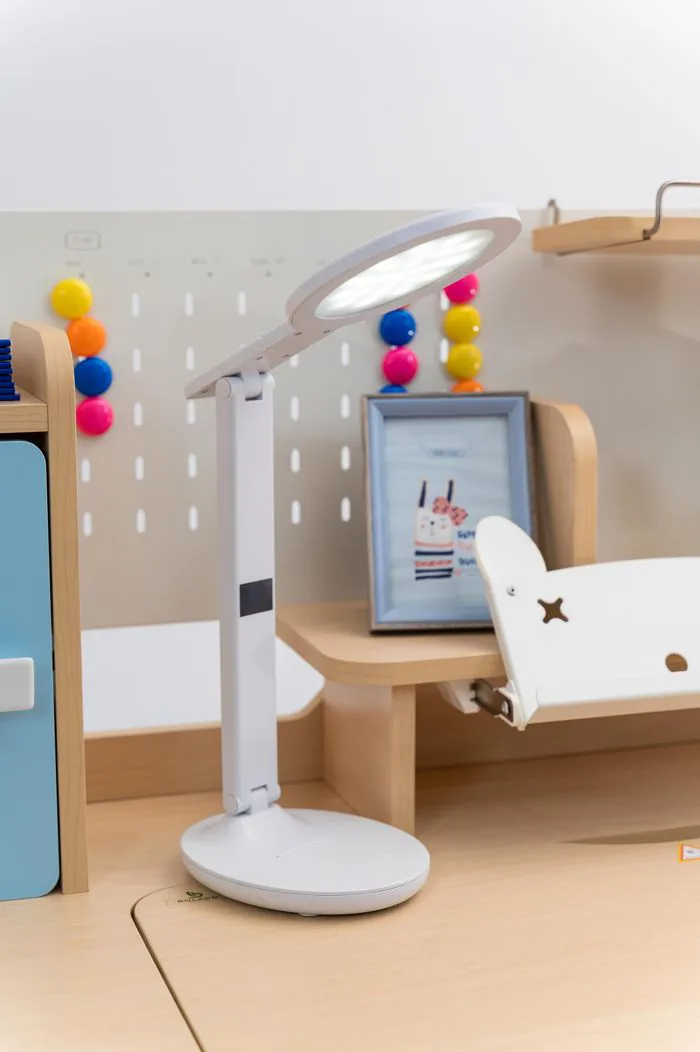 Hướng dẫn bố trí góc học tập đúng chuẩn để con ngồi học không bị gù cận