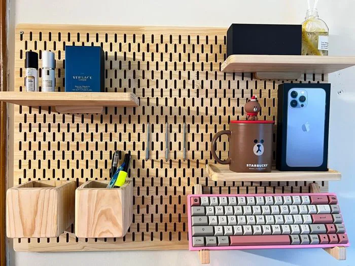 PEGBOARD Gỗ,BẢNG TREO ĐỒ ĐA NĂNG– Bàn Ikea Desk- chuyên bàn IKEA,bàn làm  việc, ghế gaming, ghế công thái học,phụ kiện decor.