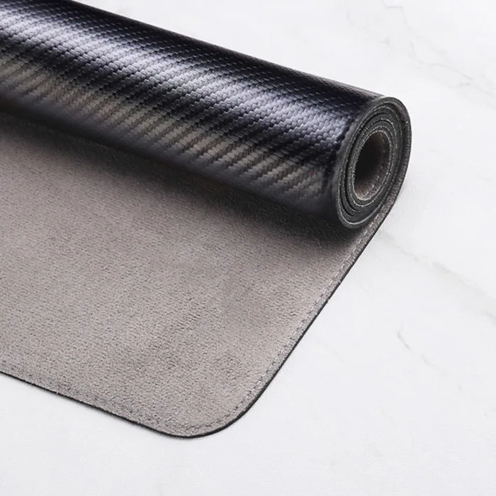 Thảm trải bàn làm việc chống trượt vân Carbon