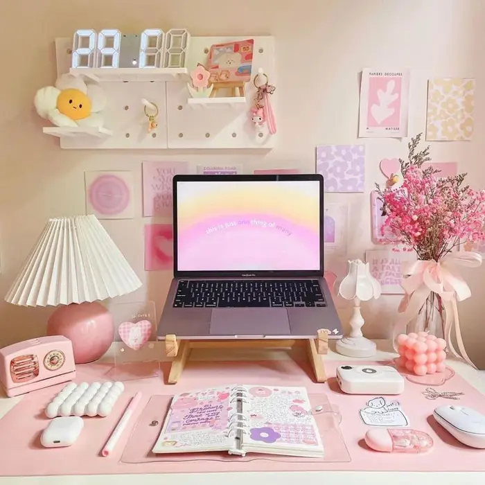 Bật mí 10+ mẫu trang trí bàn học màu hồng đẹp nhất