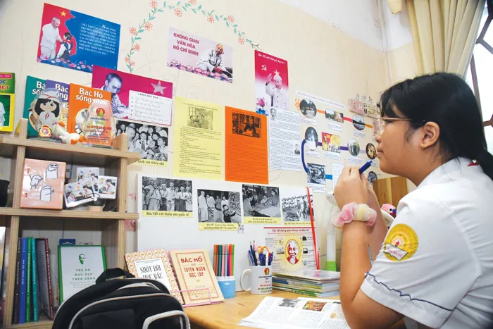 Không gian văn hóa Hồ Chí Minh tại góc học tập của teen Trường THCS Hồng  Bàng