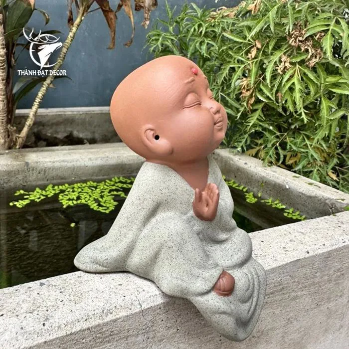 Tượng Chú Tiểu Bằng Gốm Rót Trà Mini Trang Trí Tiểu Cảnh, Bàn Trà Tiểu Cảnh,