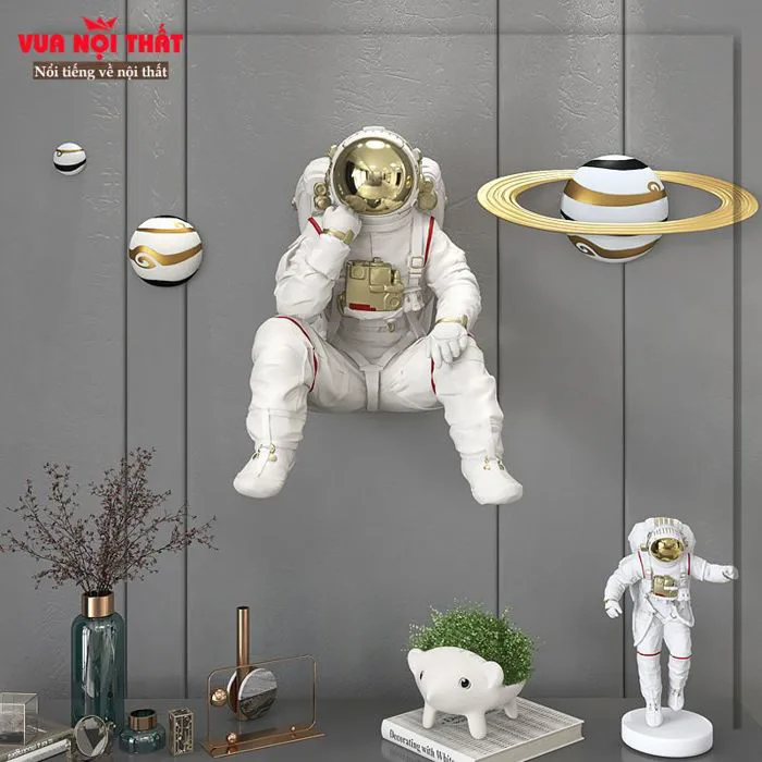 Tượng decor tường phi hành gia đang ngồi TT09 | Vuanoithat