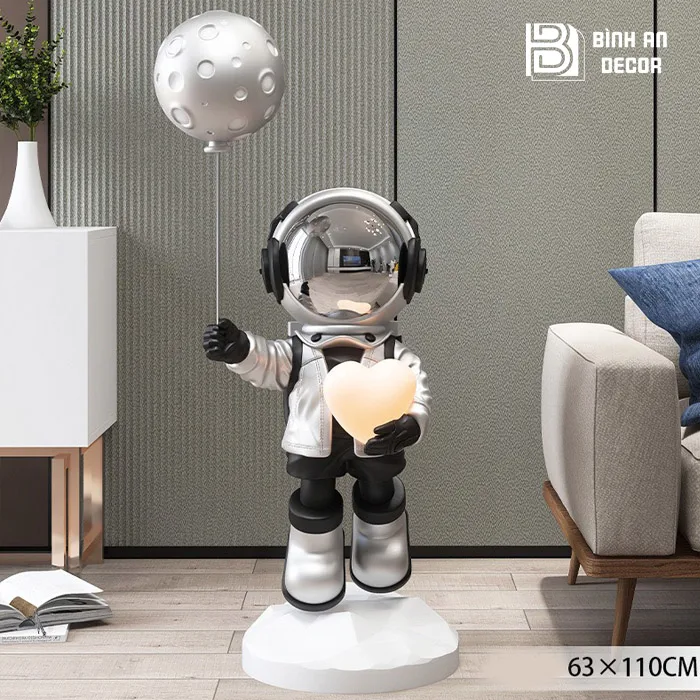 Mô Hình Trang Trí Tượng Phi Hành Gia Ôm Trái Tim